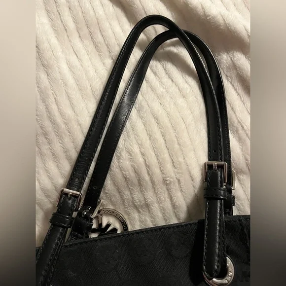 Black MICHAEL Kors Jet Set Tote Bag with Signature Canvas Print - Picture 10 of 16